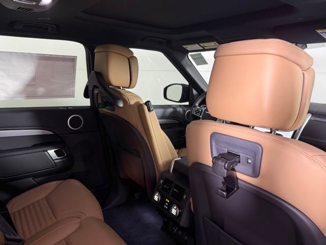 New 2026 Land Rover Discovery Limited Edition image 32