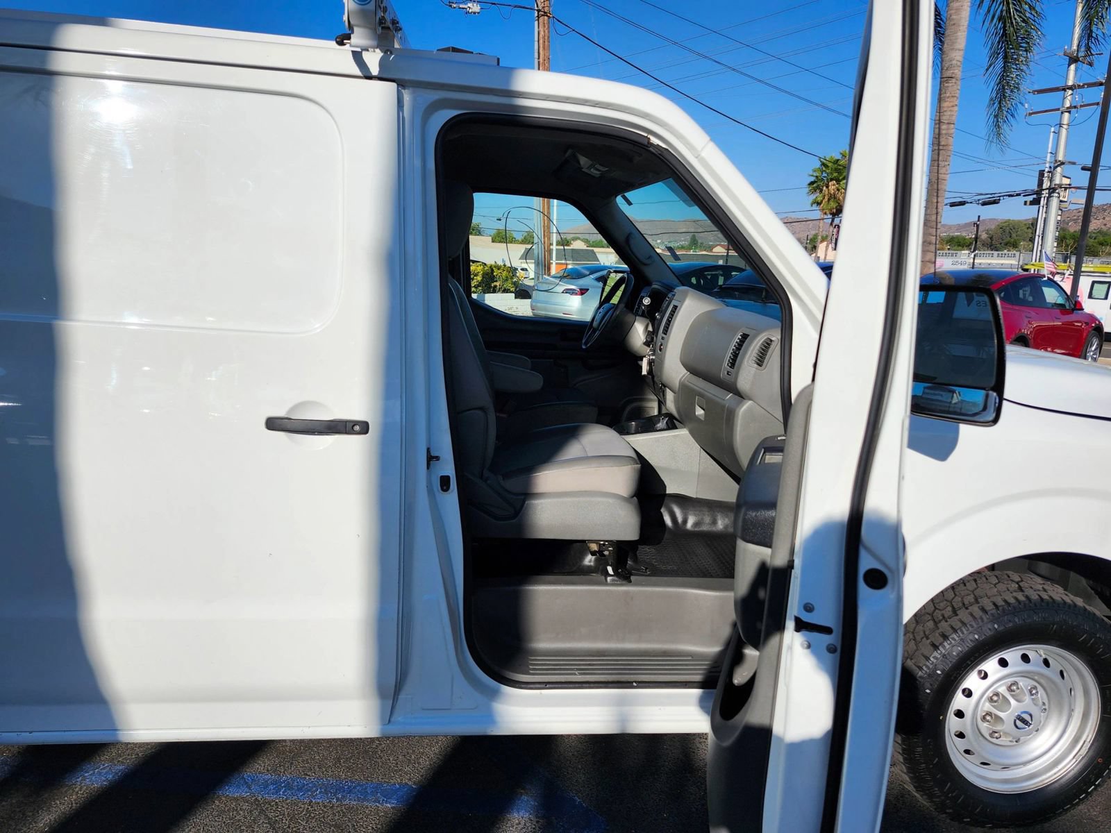 Used 2018 Nissan NV 2500 S RWD image 19
