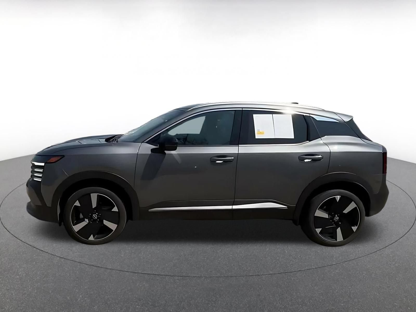 Used 2026 Nissan Kicks SR AWD/4WD image 7