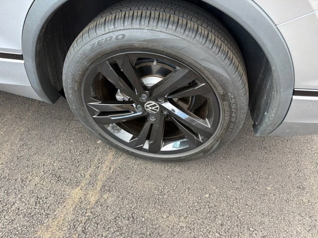 Certified 2024 Volkswagen Tiguan SE R-Line AWD/4WD image 31