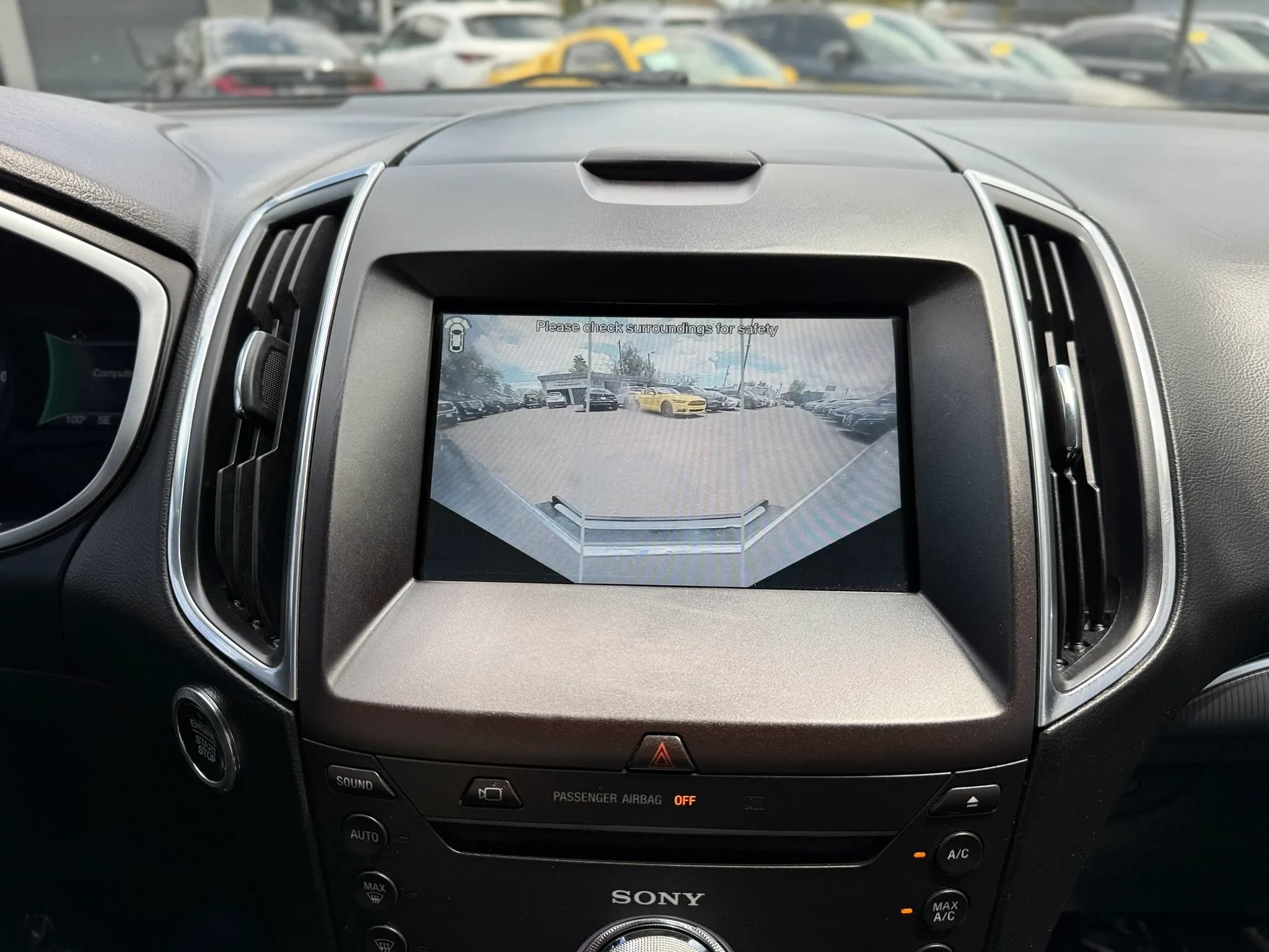 Used 2018 Ford Edge Titanium w/ Equipment Group 302A AWD/4WD image 33