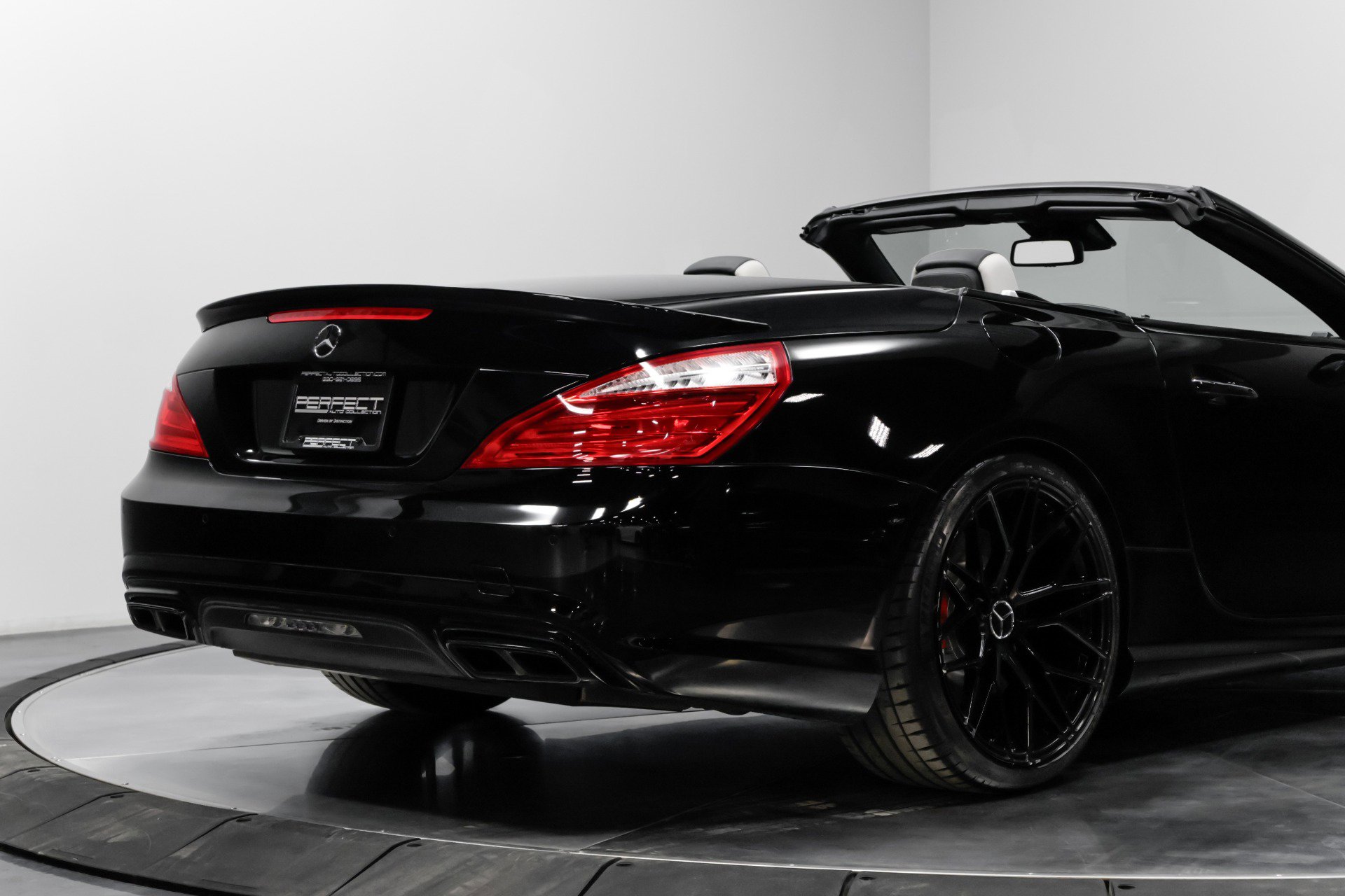 Used 2015 Mercedes-Benz SL 63 AMG w/ Driver Assistance Package image 14