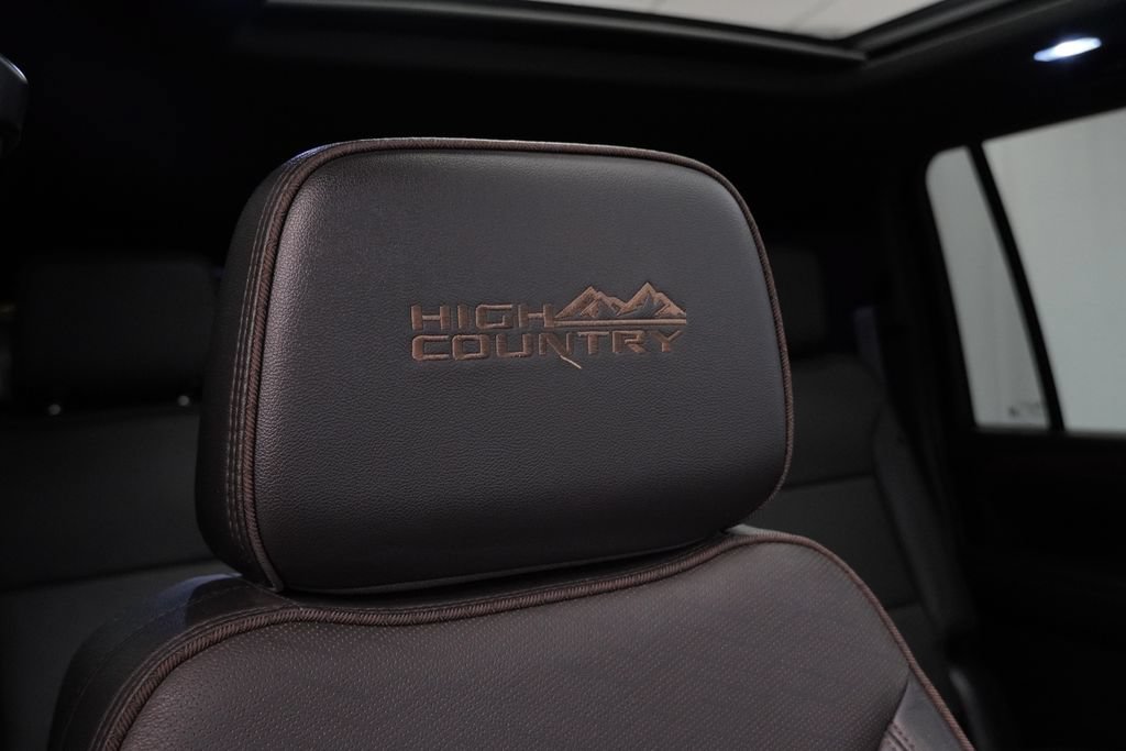 Used 2023 Chevrolet Suburban High Country AWD/4WD image 33
