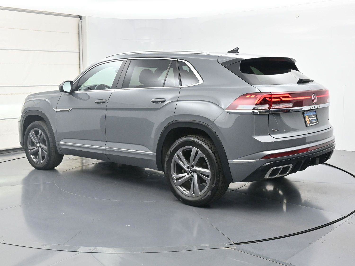 Certified 2024 Volkswagen Atlas Cross Sport SEL R-Line AWD/4WD image 24