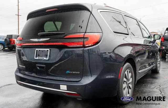 Used 2021 Chrysler Pacifica Limited w/ Uconnect Theater Family Group image 8