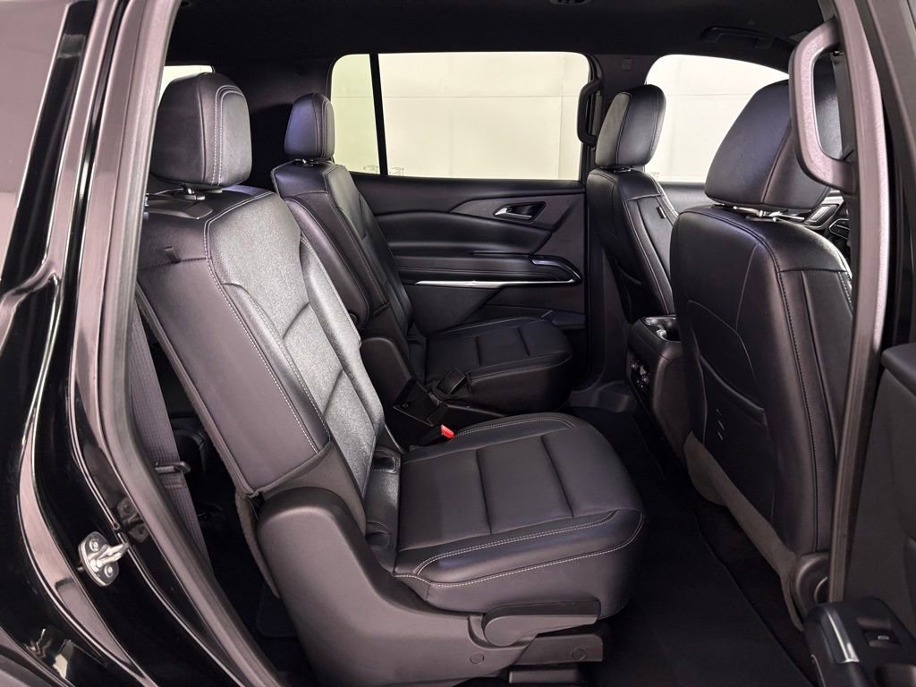 Used 2025 Chevrolet Traverse LT FWD image 48