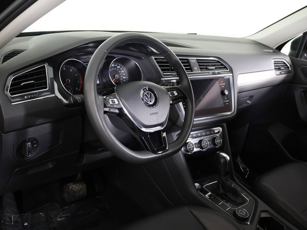 Used 2020 Volkswagen Tiguan SE image 25