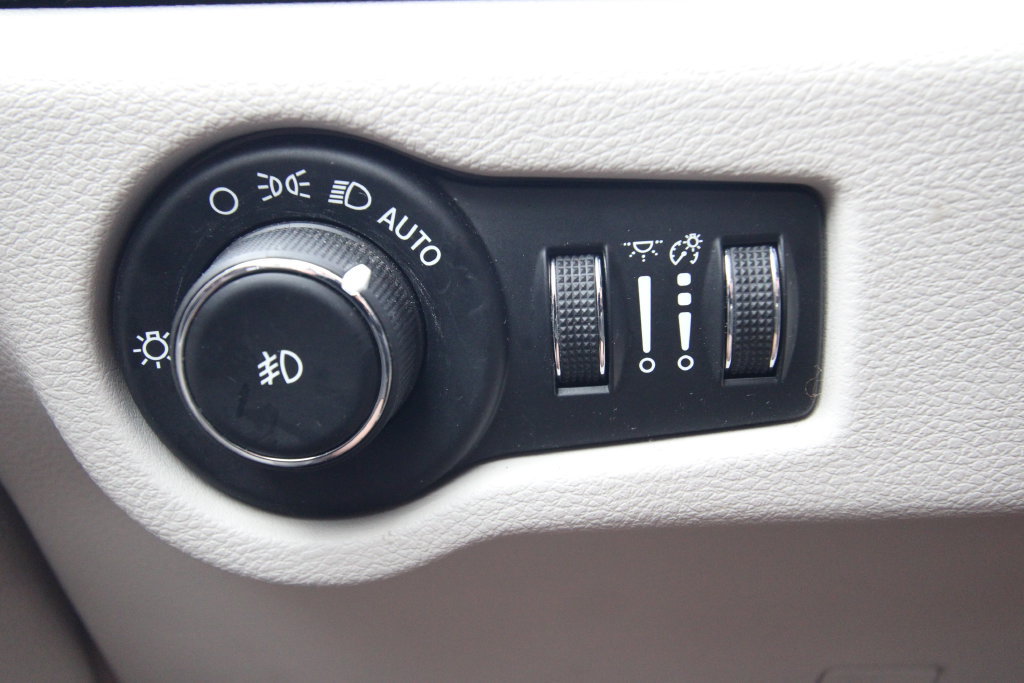Used 2020 Chrysler Pacifica Touring-L Plus FWD image 25