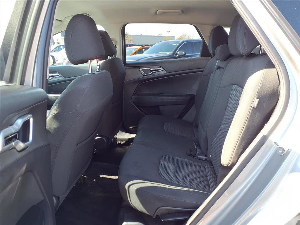 Used 2024 Kia Sportage LX image 21