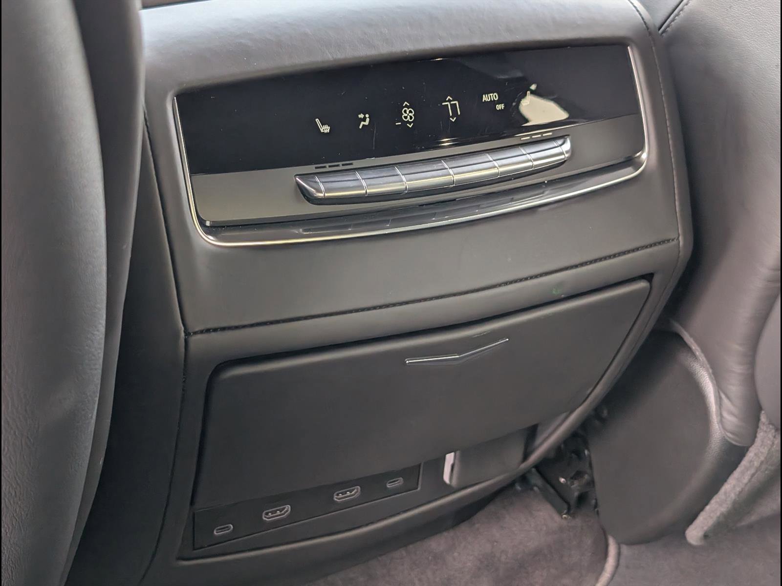 Used 2026 Cadillac Escalade V w/ LPO, ONYX Package image 21