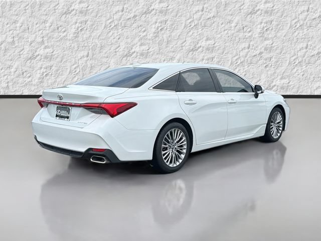 Used 2019 Toyota Avalon Limited FWD image 3