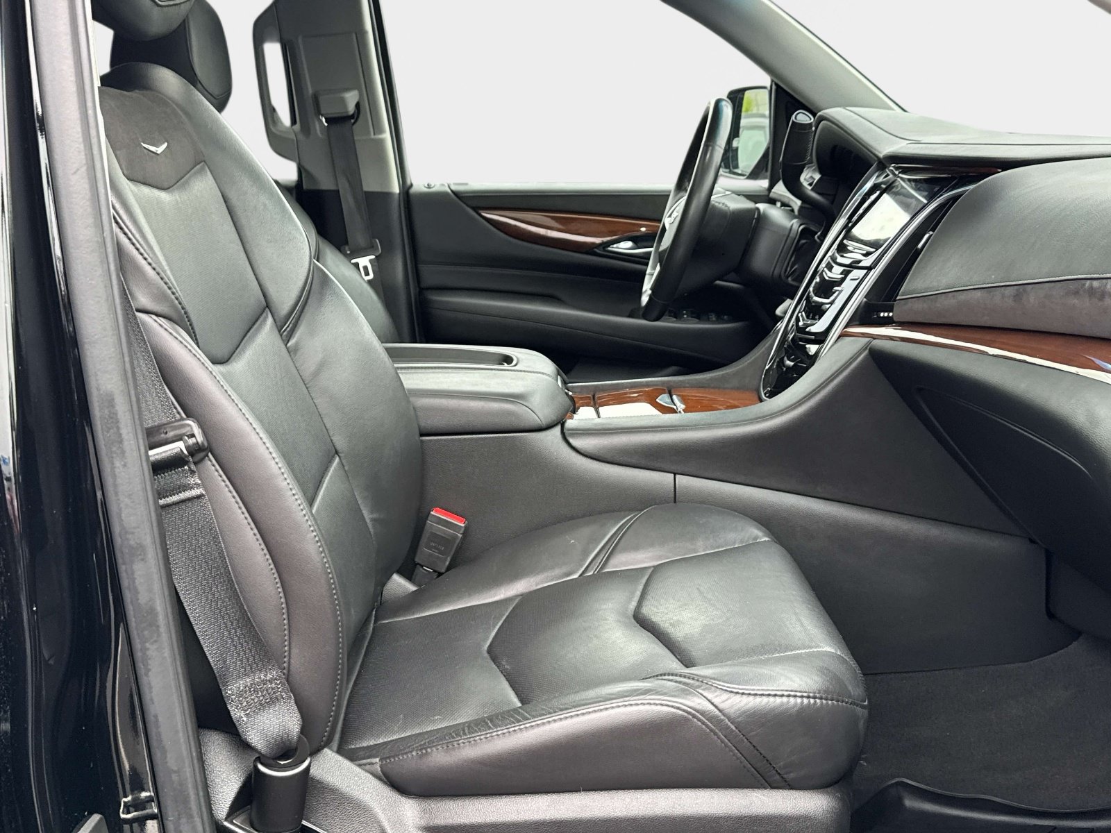 Used 2019 Cadillac Escalade Luxury AWD/4WD image 16