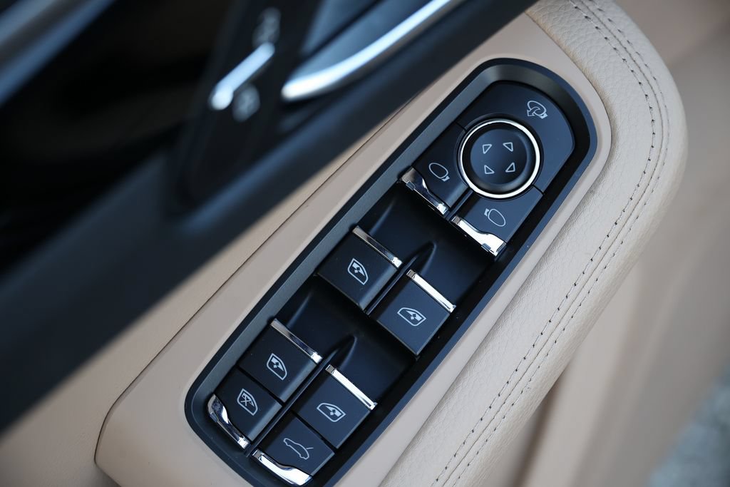 Certified 2026 Porsche Macan AWD/4WD image 31