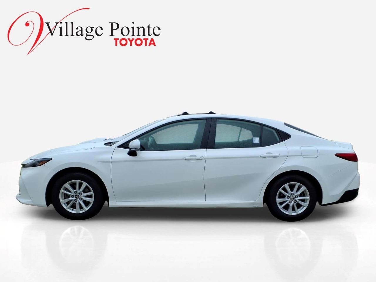 Used 2025 Toyota Camry LE FWD image 2