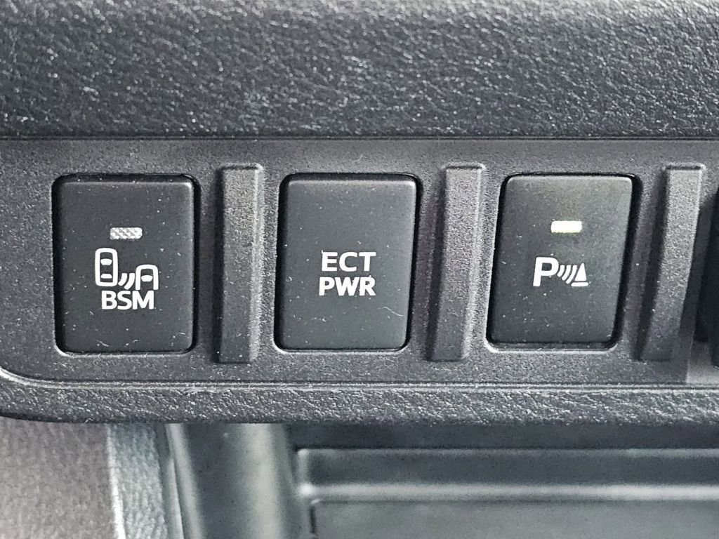 Used 2020 Toyota Tacoma TRD Off-Road image 11