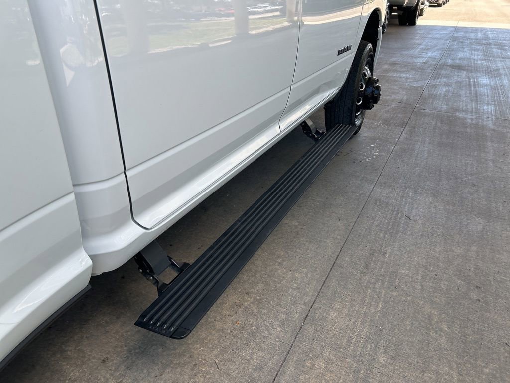 Used 2025 RAM 3500 Laramie AWD/4WD image 26