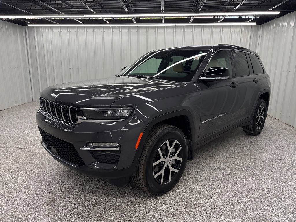 Used 2025 Jeep Grand Cherokee Limited w/ MOPAR Finishing Package RWD image 3