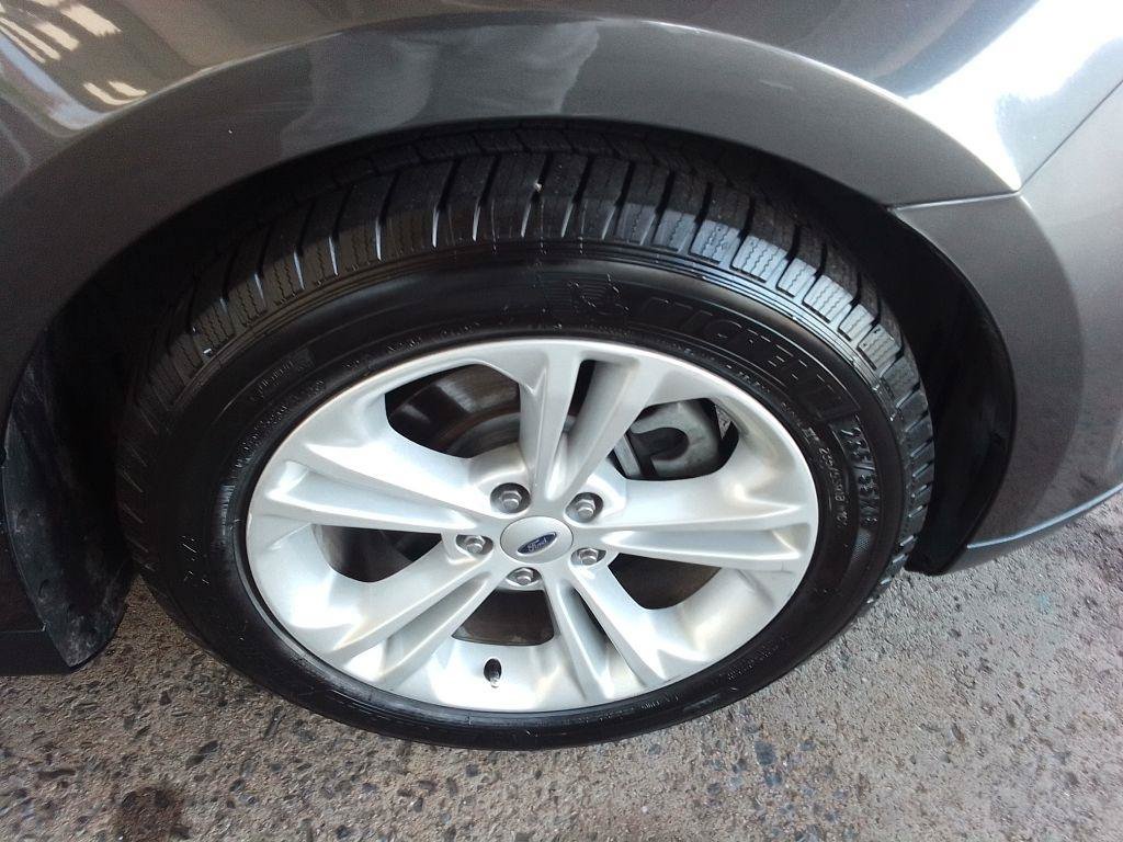 Used 2018 Ford Taurus SE FWD image 25