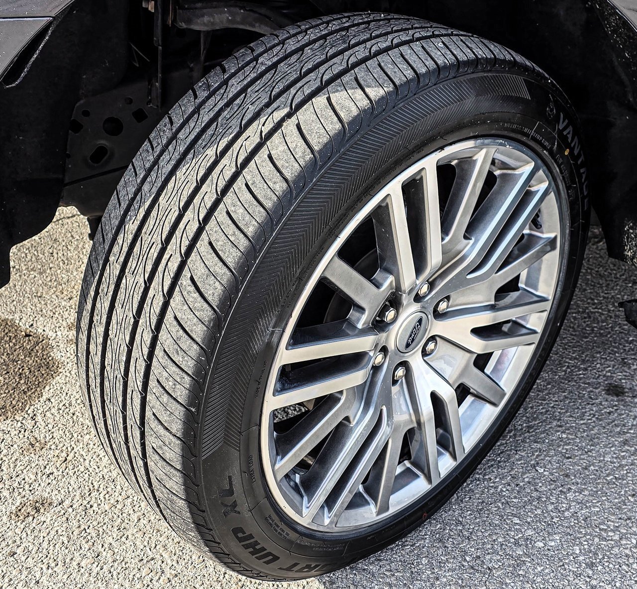 Used 2024 Ford Expedition Max Limited image 10