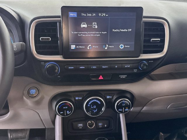 Used 2026 Hyundai Venue SEL FWD image 17