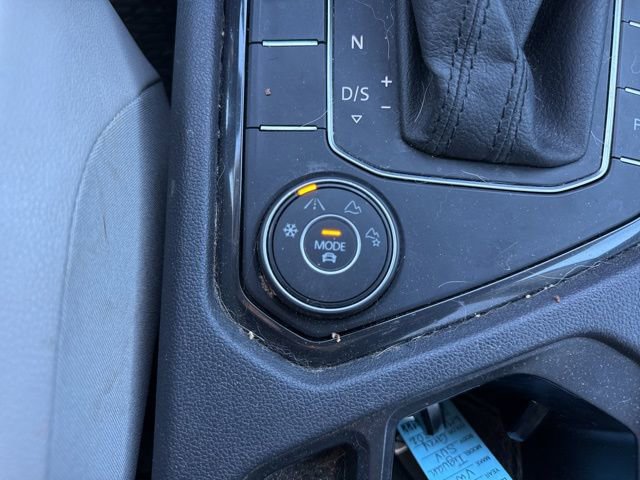 Used 2020 Volkswagen Tiguan SEL image 27