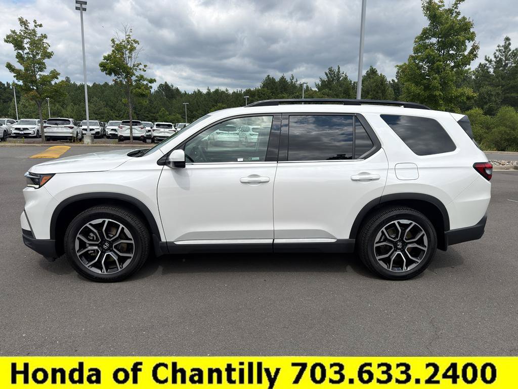 Certified 2025 Honda Pilot Touring image 4