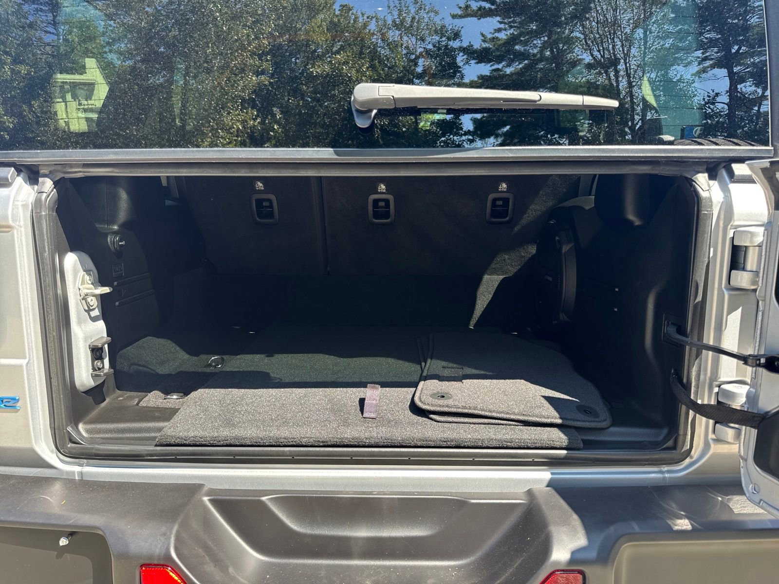 Used 2024 Jeep Wrangler Unlimited w/ Convenience Group image 24