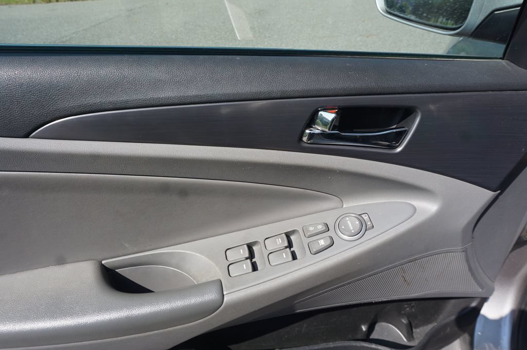 Used 2012 Hyundai Sonata Hybrid FWD image 3