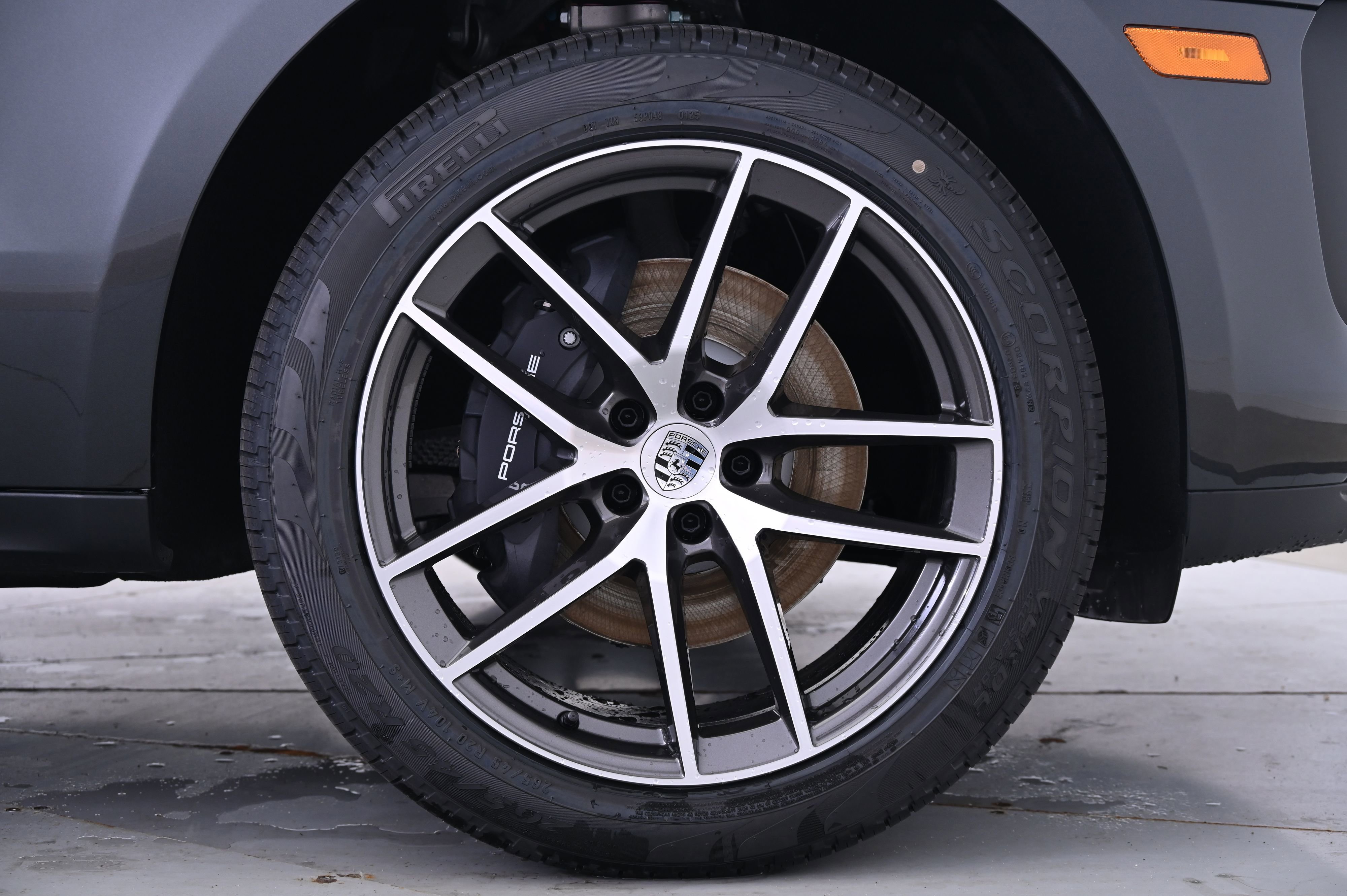 Certified 2025 Porsche Macan image 18