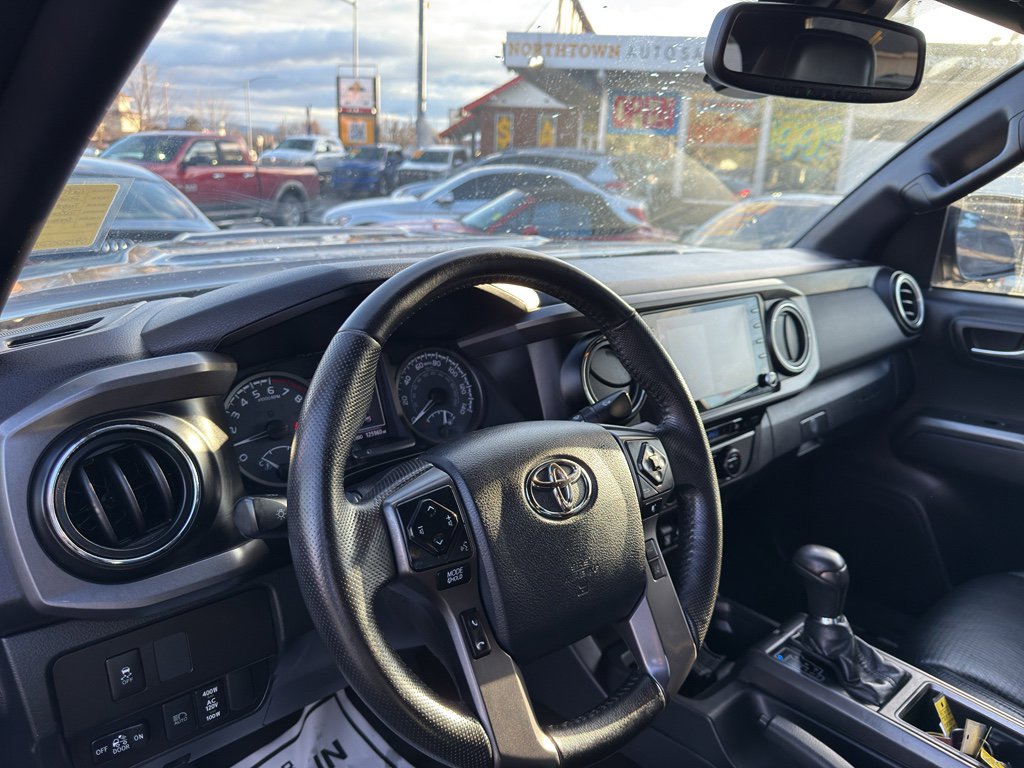 Used 2020 Toyota Tacoma TRD Sport image 10