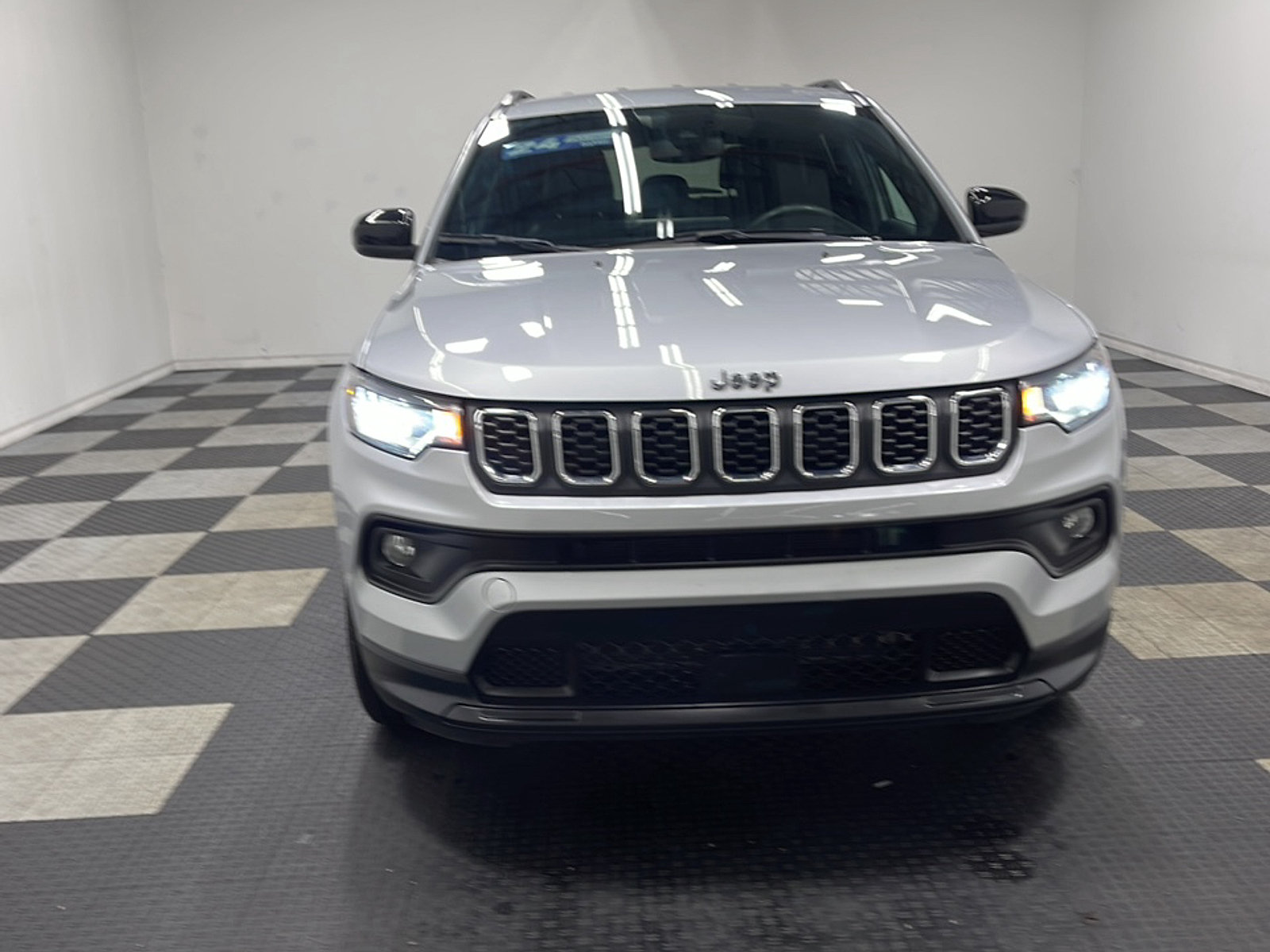 Used 2024 Jeep Compass Latitude AWD/4WD image 25