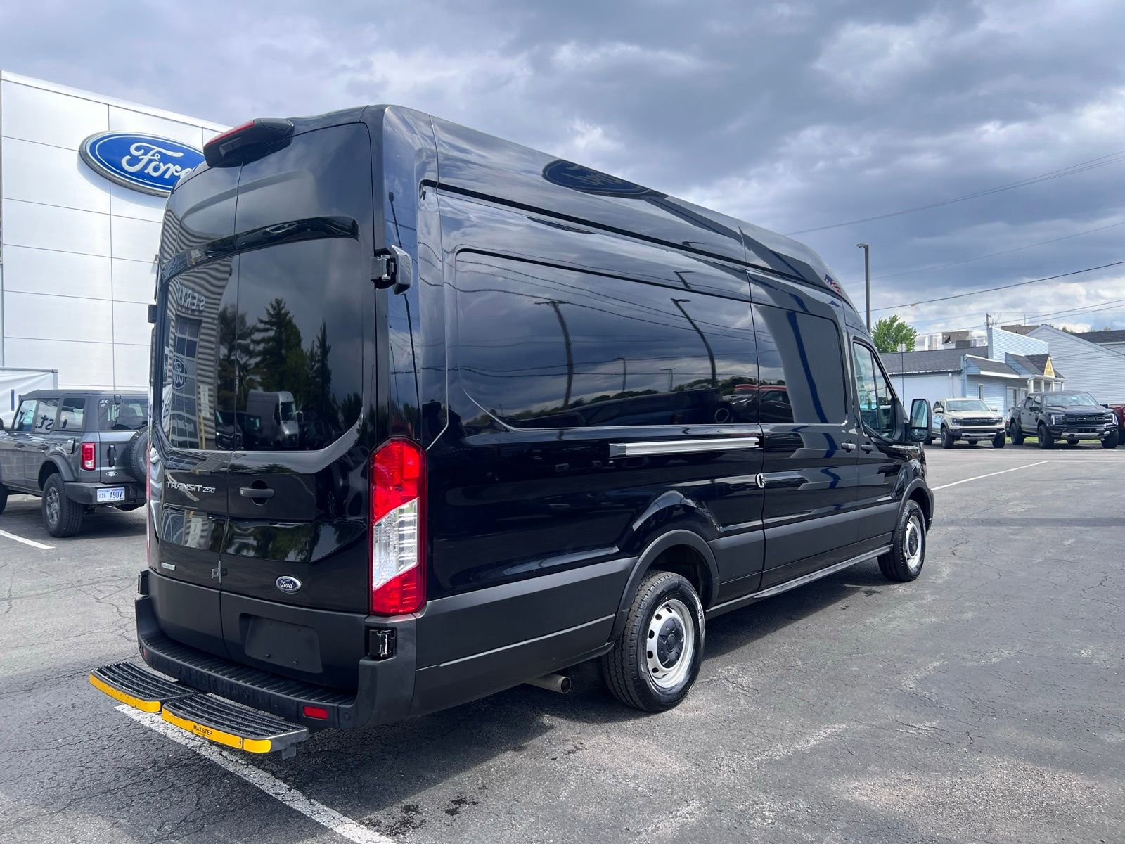 Used 2023 Ford Transit 250 148 High Roof Extended w/ Load Area Protection Package RWD image 9