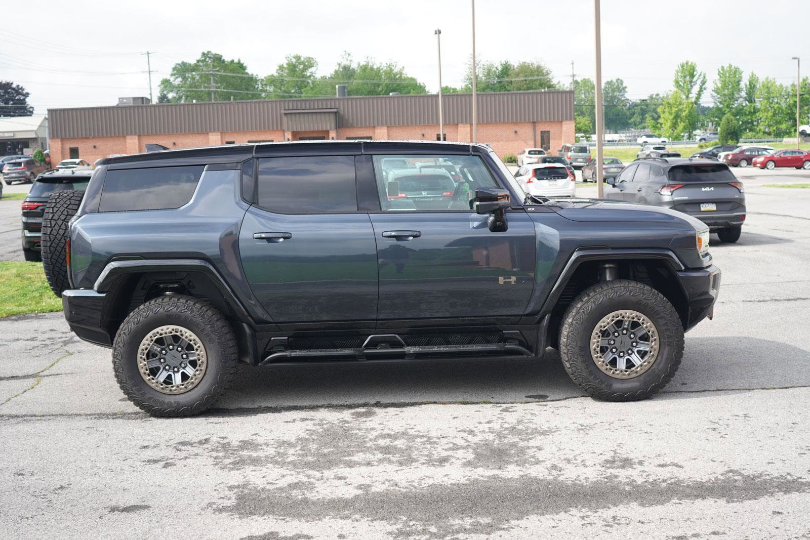 New 2025 GMC Hummer EV 2X w/ Extreme Off-Road Package image 2