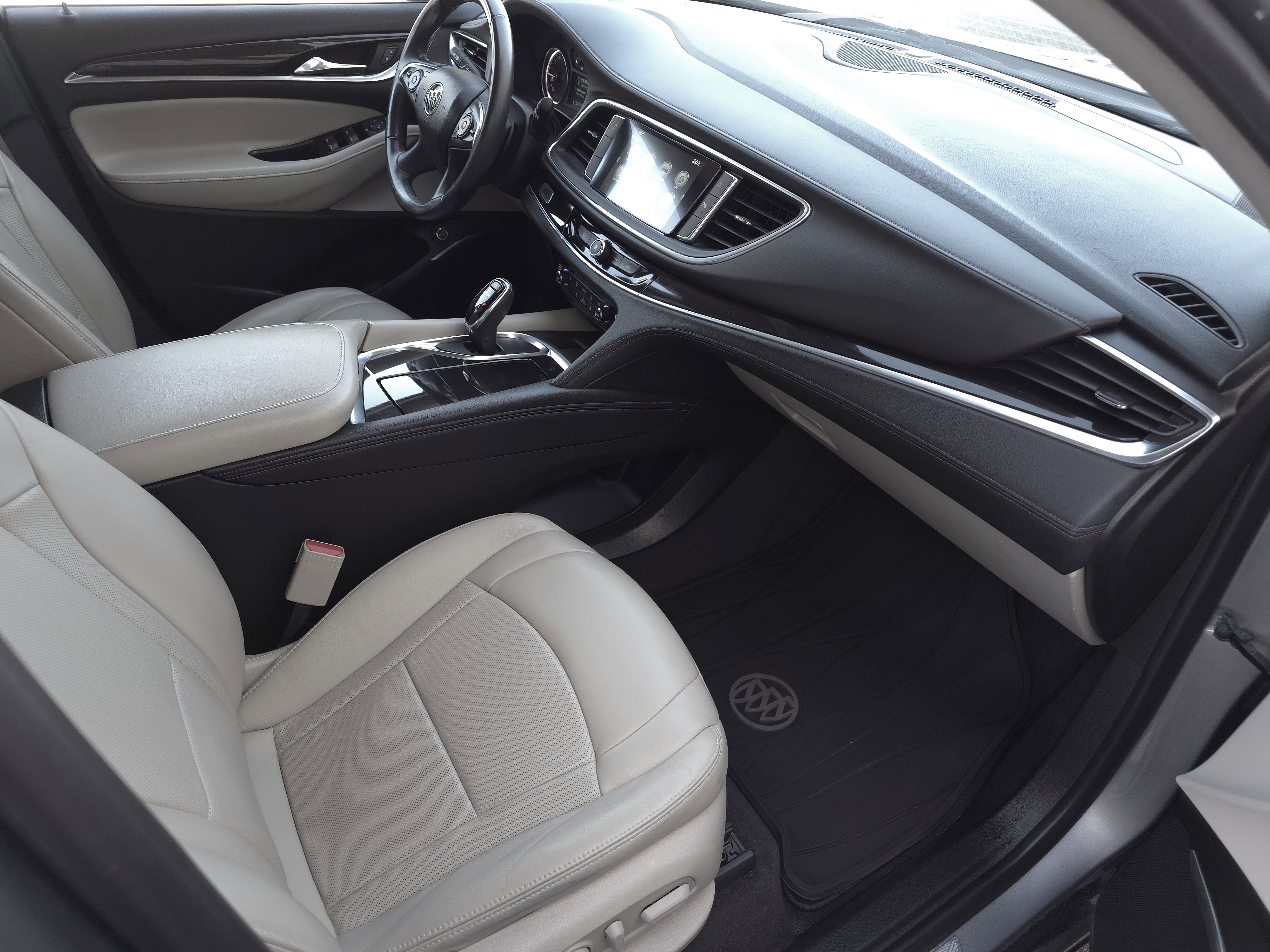 Used 2019 Buick Enclave Essence image 40