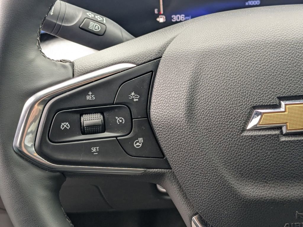 Used 2025 Chevrolet Trax LT w/ LT Convenience Package image 17