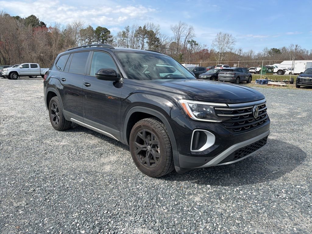 Used 2025 Volkswagen Atlas Peak Edition SE image 7