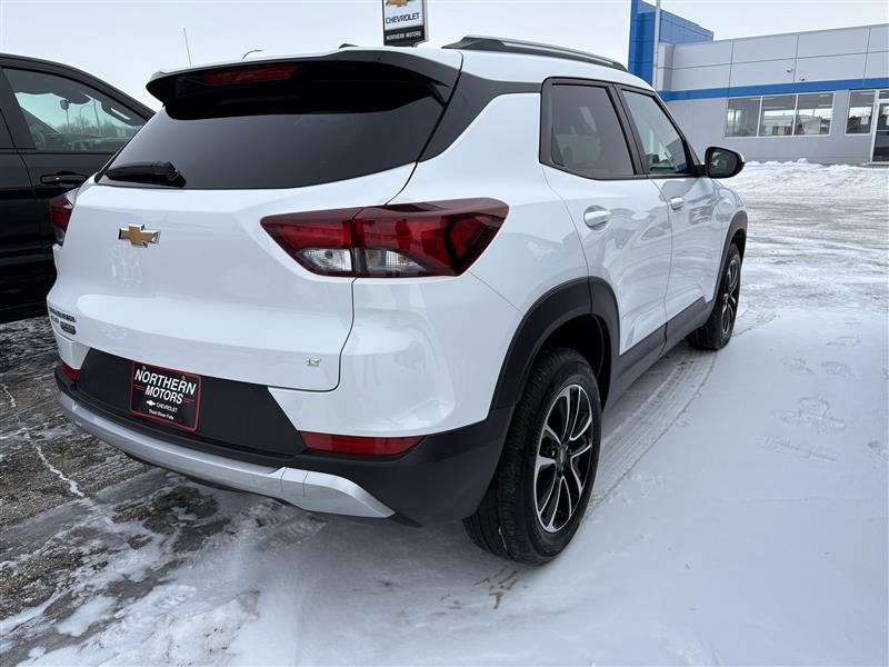 Used 2025 Chevrolet TrailBlazer LT image 3
