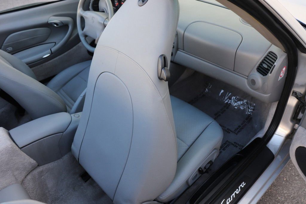Used 2000 Porsche 911 Cabriolet image 33