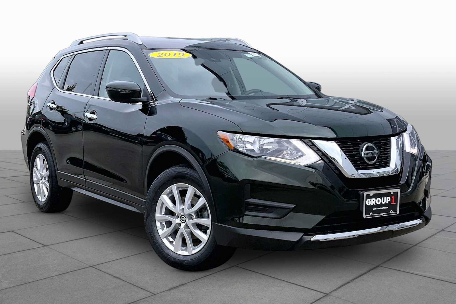 Used 2019 Nissan Rogue SV AWD/4WD image 3