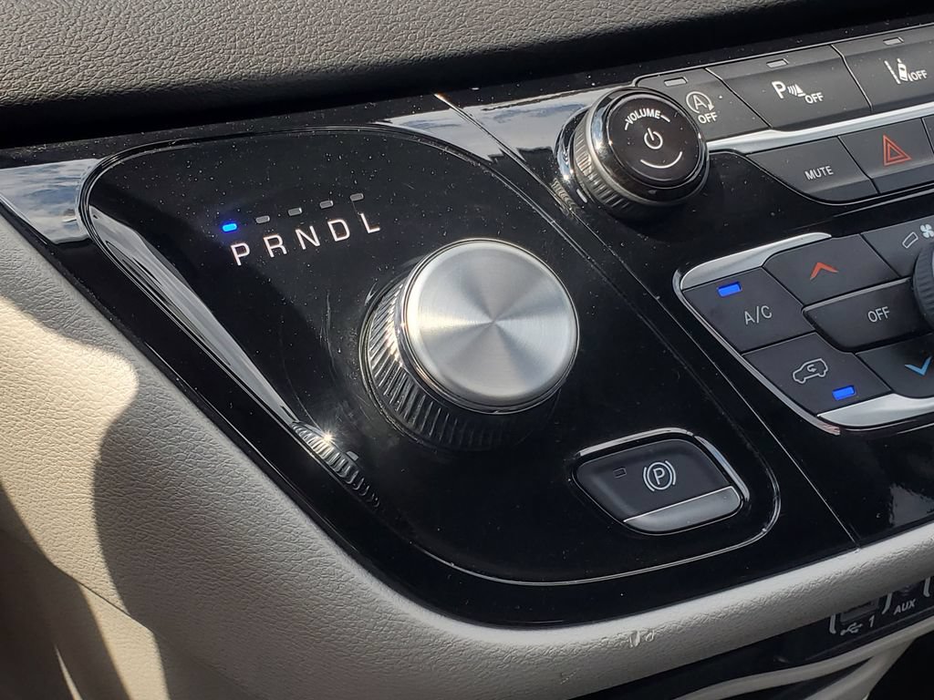 Used 2024 Chrysler Pacifica Touring-L FWD image 23