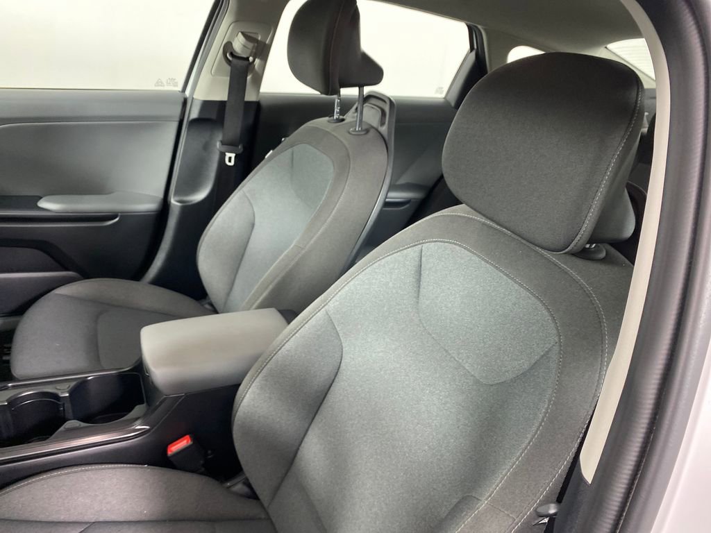 Used 2025 Kia K4 LX image 8