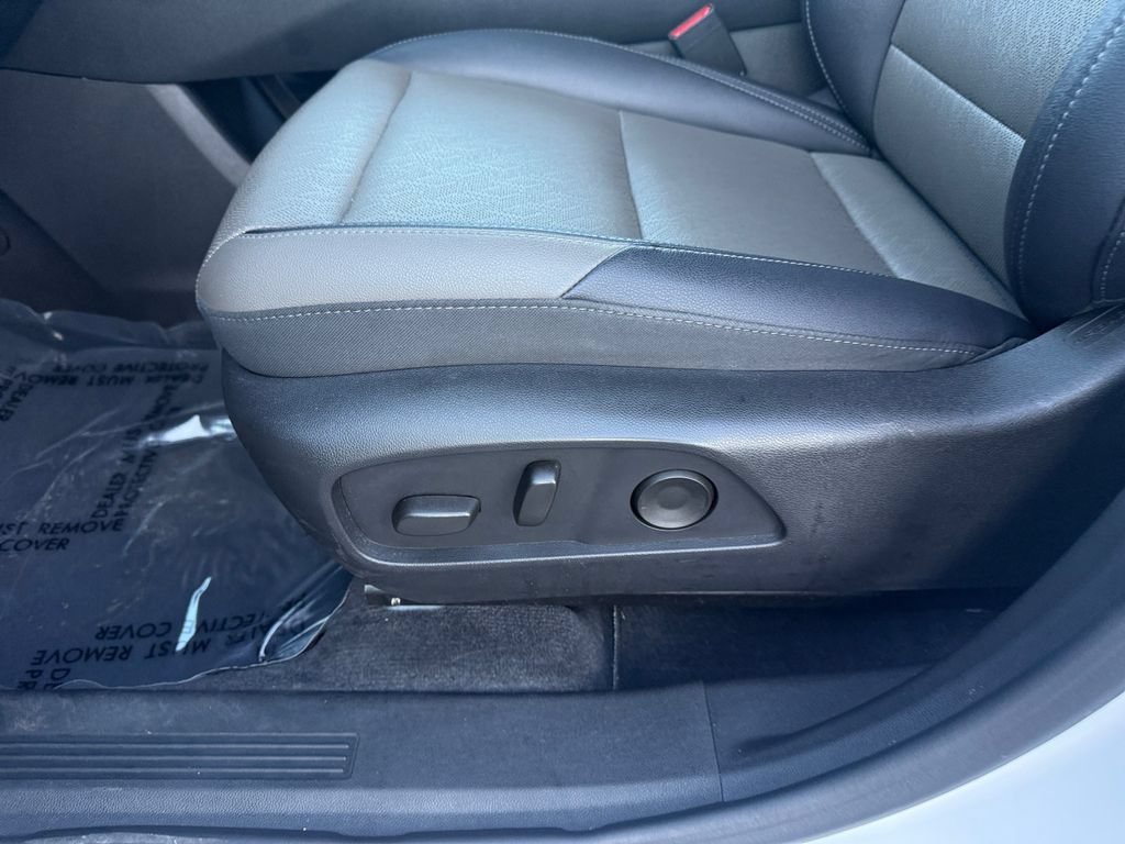 Used 2025 Chevrolet Equinox LT w/ Convenience Package II FWD image 16