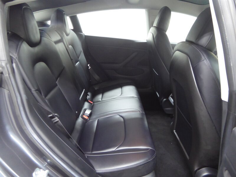 Used 2018 Tesla Model 3 Long Range RWD image 29