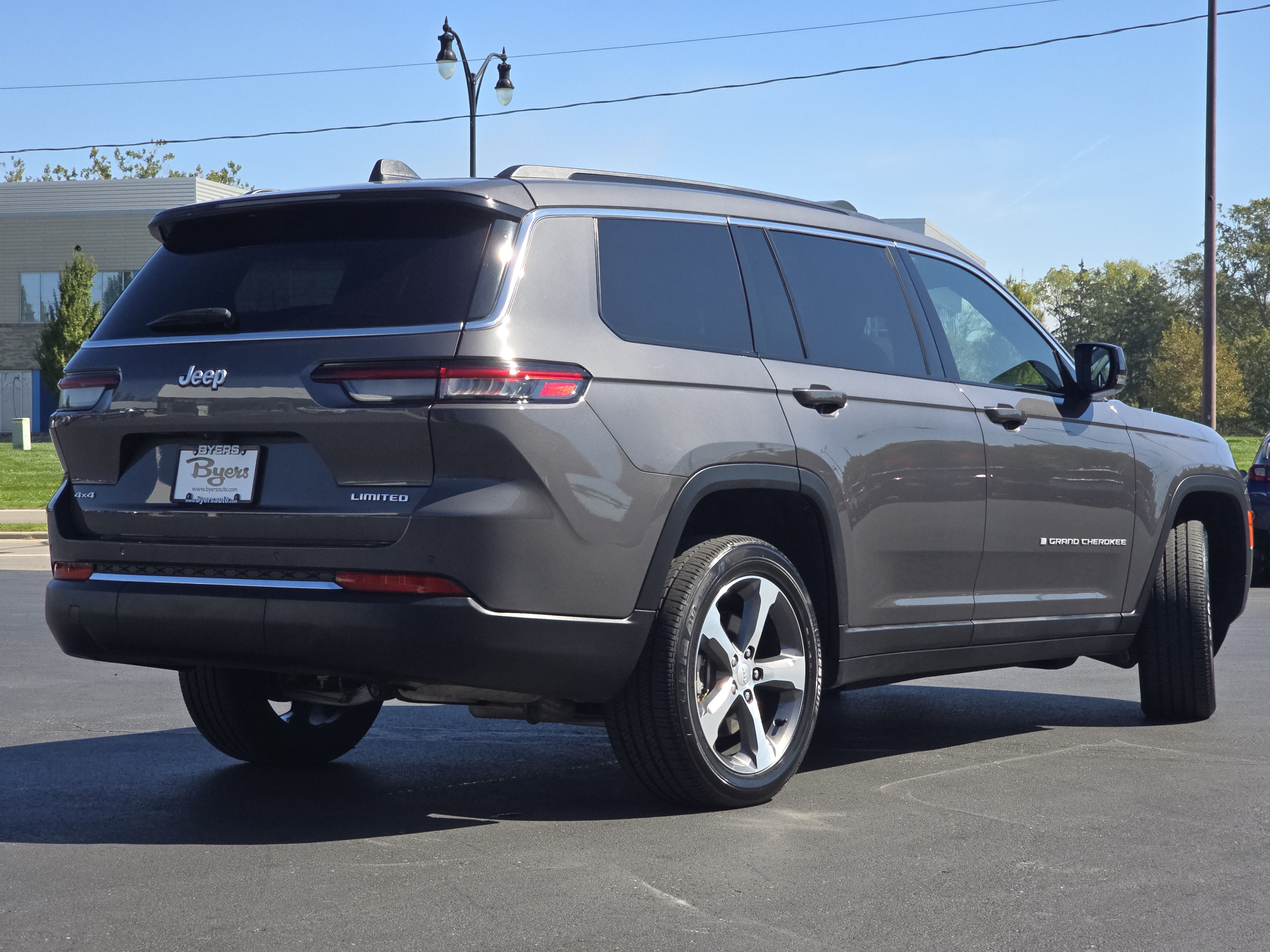 Used 2024 Jeep Grand Cherokee L Limited AWD/4WD image 7