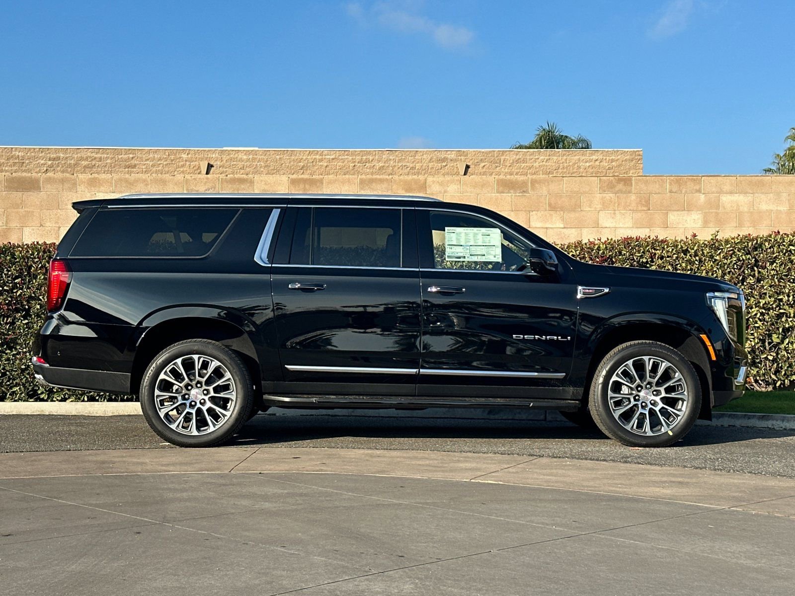 New 2026 GMC Yukon XL Denali AWD/4WD video 3