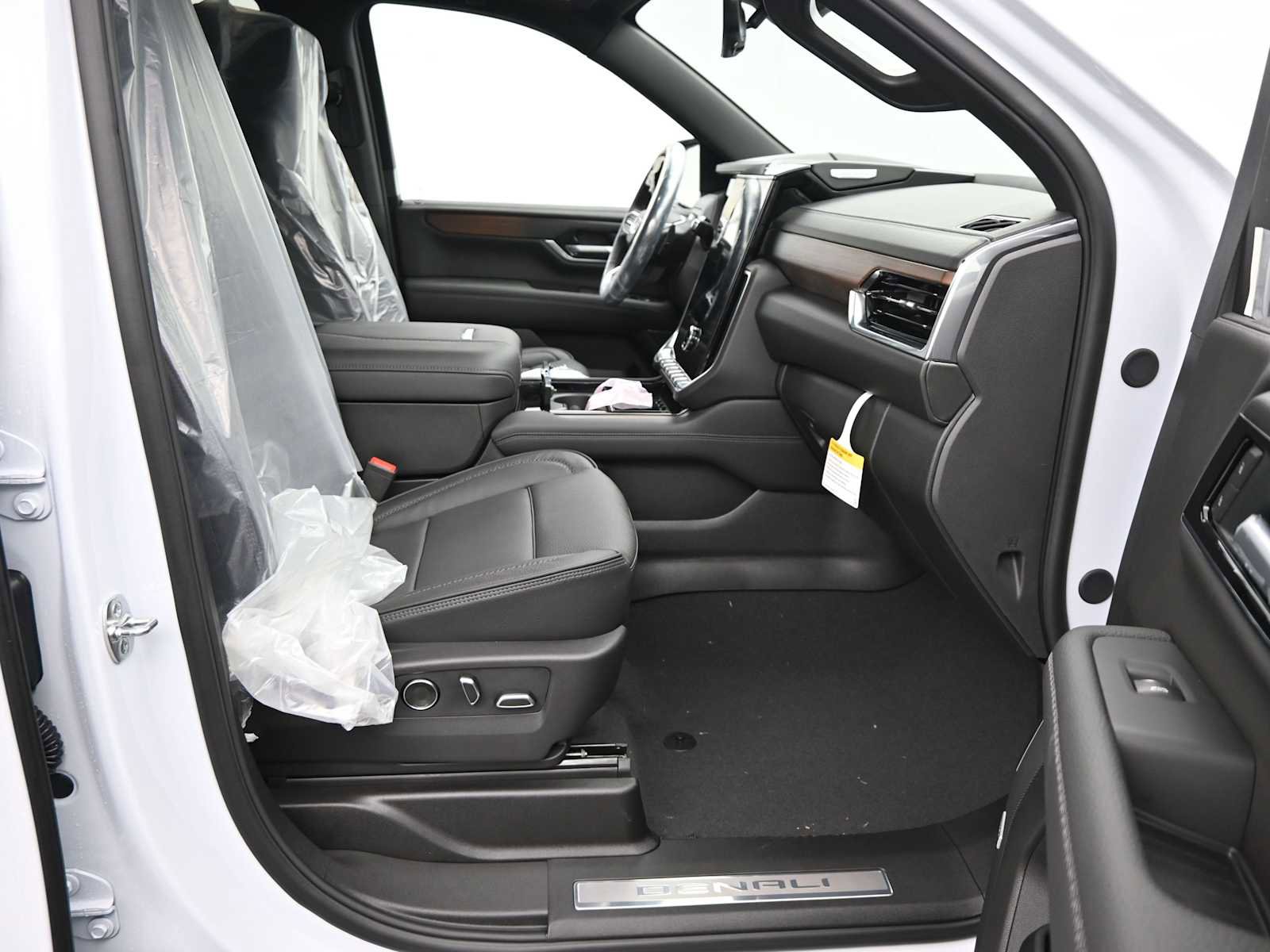 New 2026 GMC Yukon Denali image 11