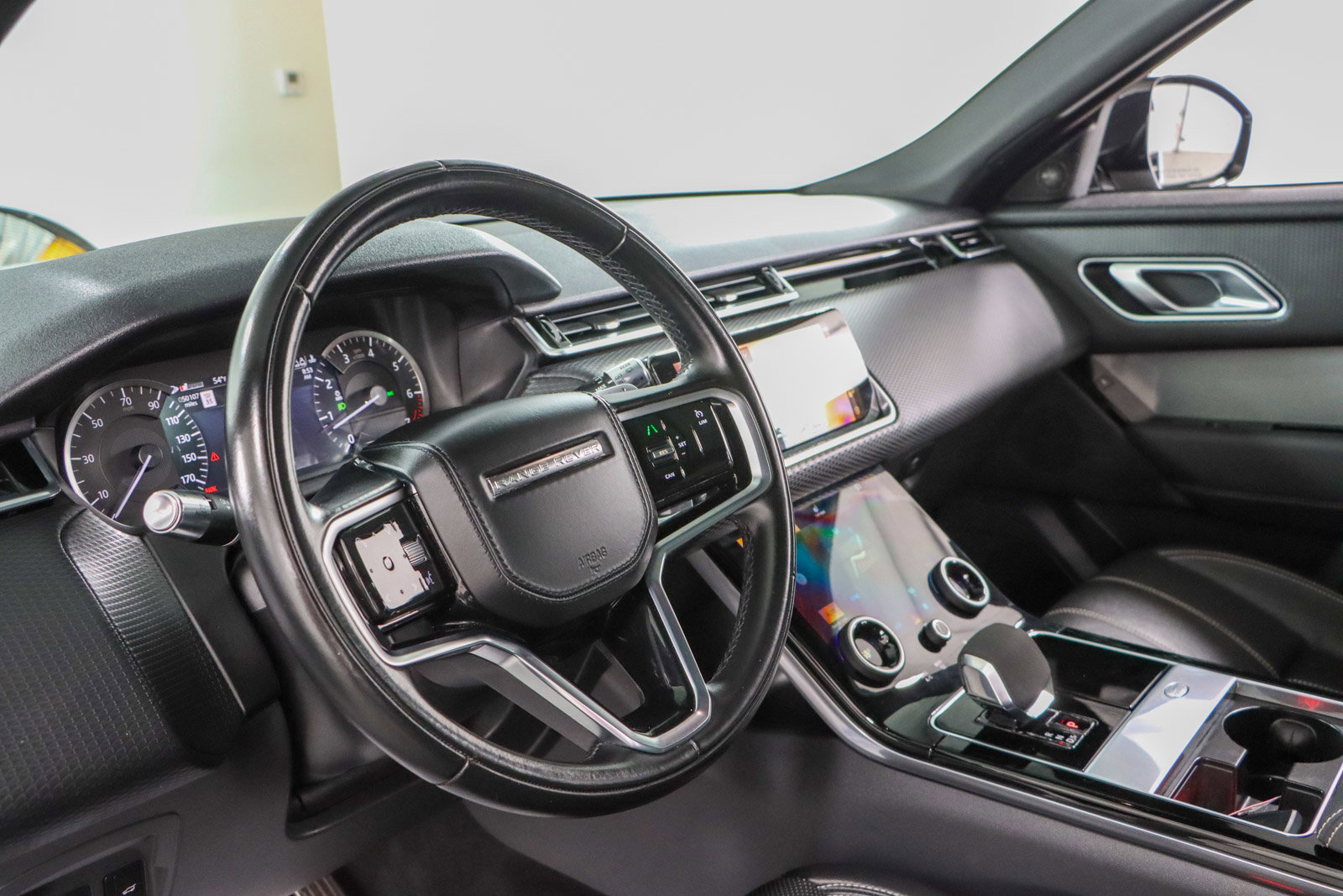 Used 2022 Land Rover Range Rover Velar R-Dynamic S image 23