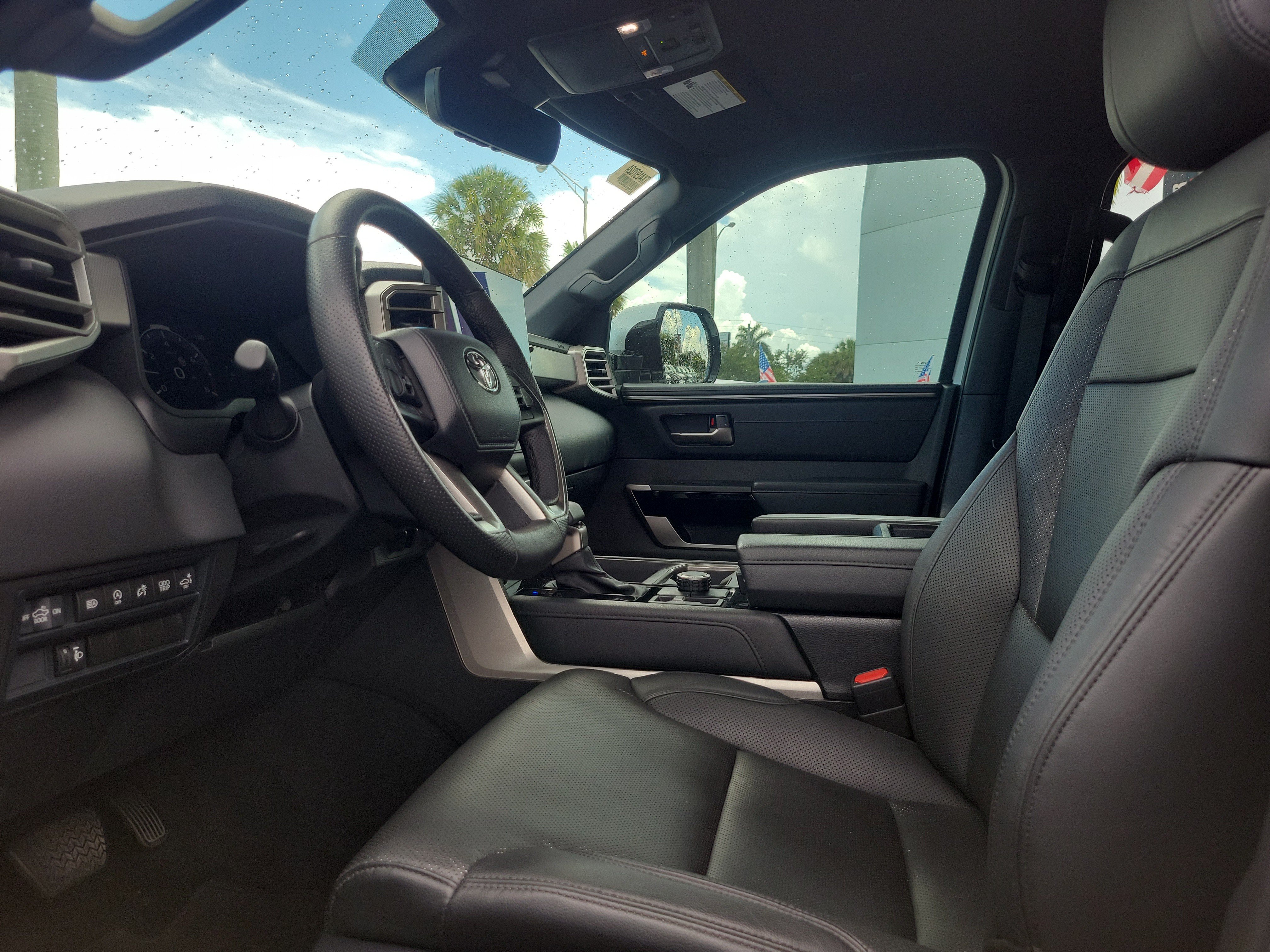 Used 2025 Toyota Tundra Limited AWD/4WD image 19