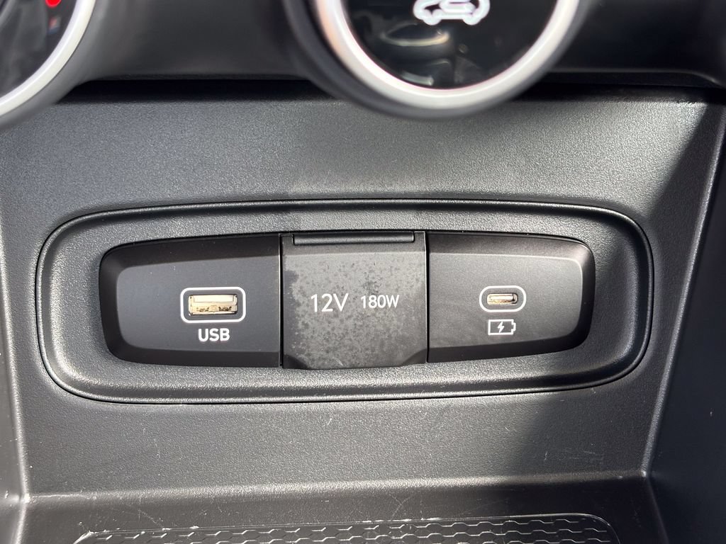 Used 2025 Hyundai Venue SE FWD image 23