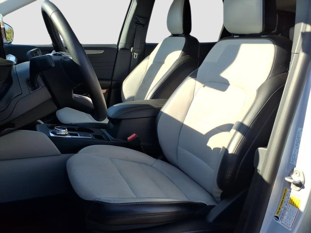 Used 2025 Ford Escape SE image 15